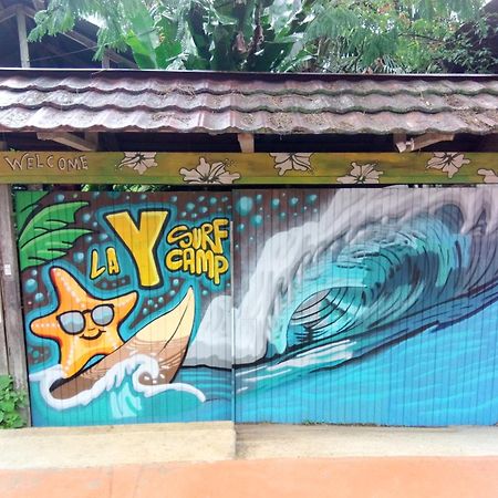 La Y Surf Camp Hotel Bocas Town Bagian luar foto